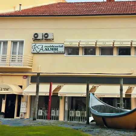 Alojamento de Acomodação e Pequeno-almoço Residencial Almir *