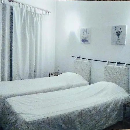 Alojamento de Acomodação e Pequeno-almoço Residencial Almir *
