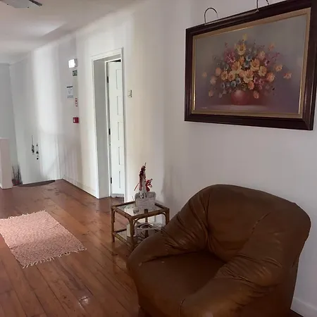 Residencial Almir فندق مبيت وإفطار إيستاريجا